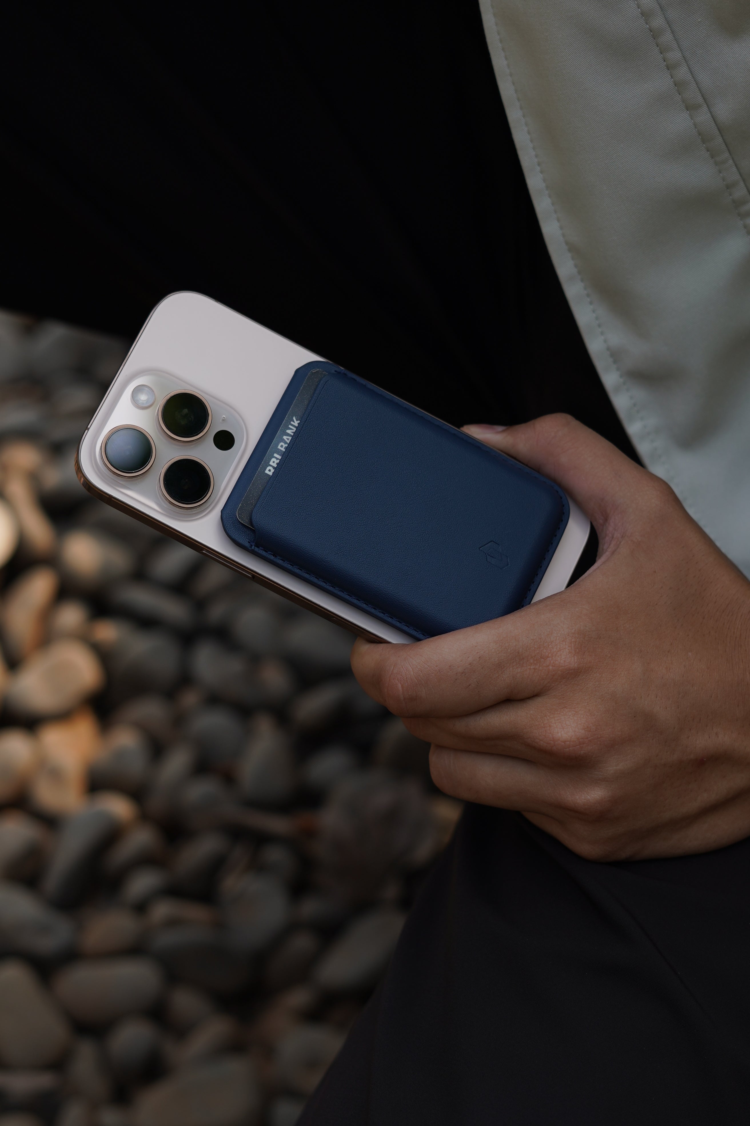 Demy Mag-Safe Wallet and Stand