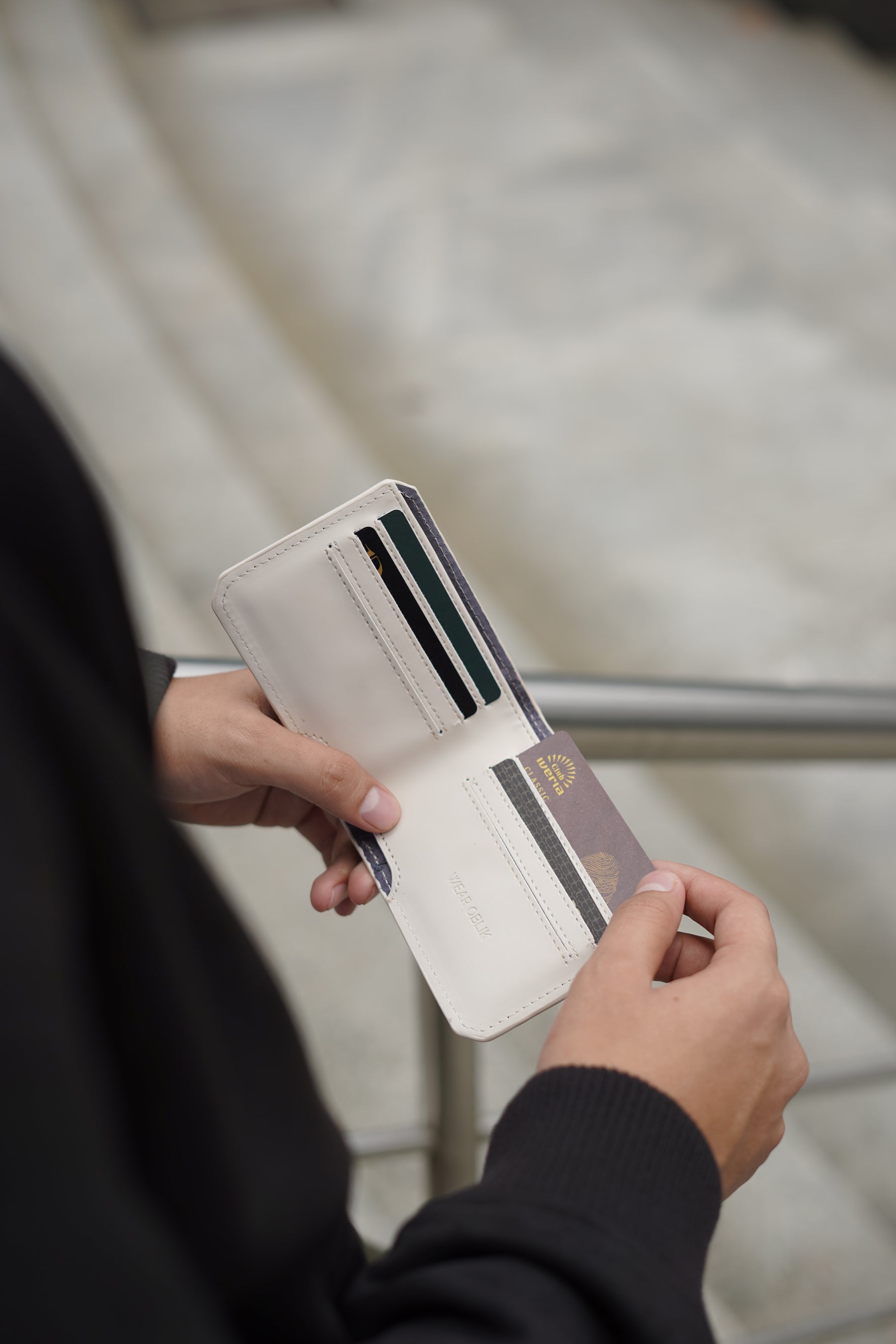 Azura Billfold