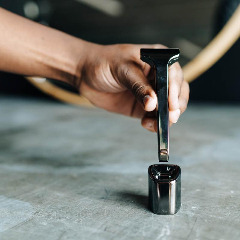 Razor stand