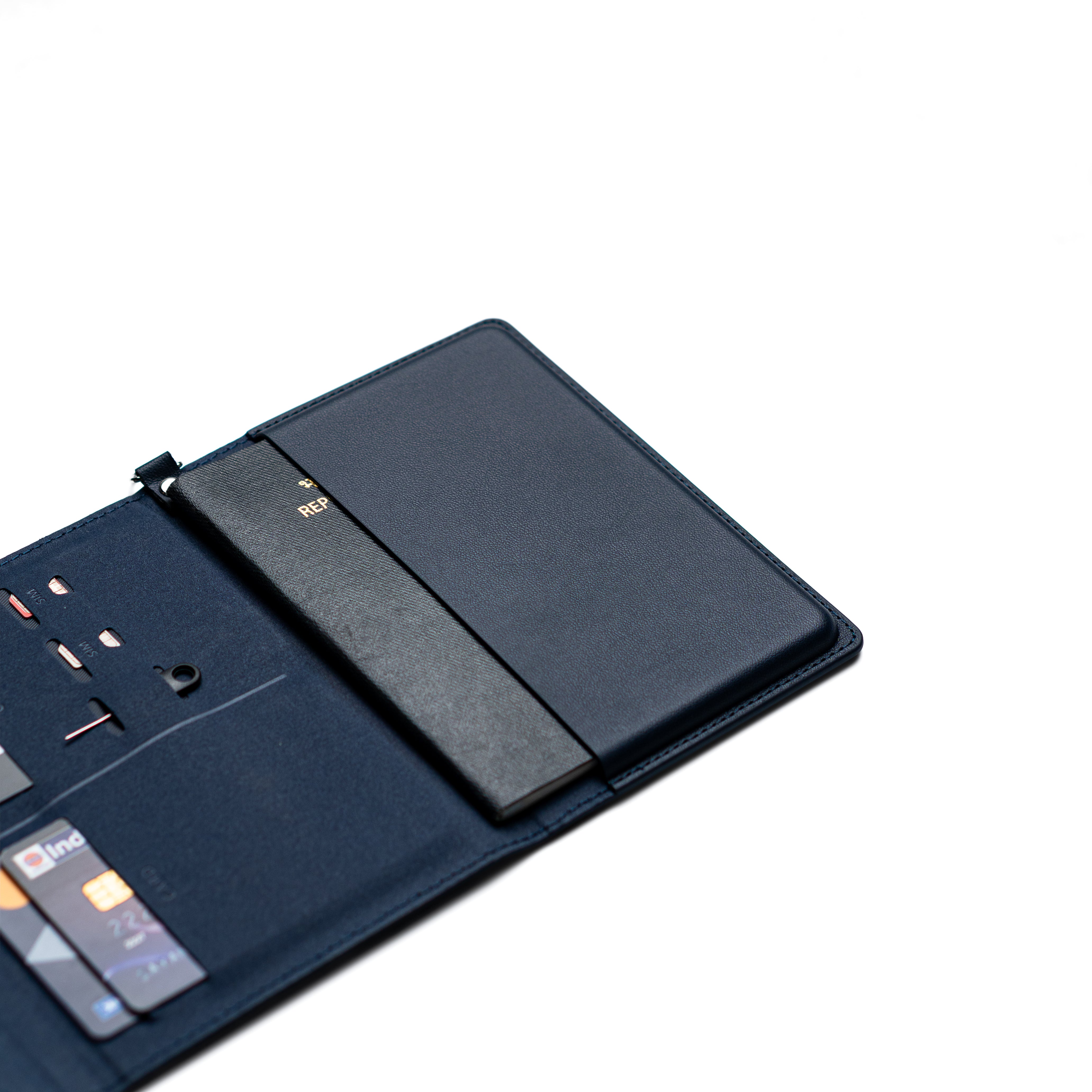 Demy Passport Holder